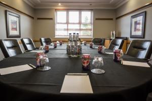 Holiday Inn Manchester West, an IHG Hotel - Dining and On-site Facilities