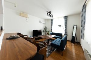 HONGO 11 HOTEL - Parking and WiFi Availability