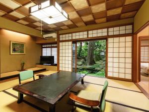 Hoshi Review: Experience Japan's Oldest Hotel - Dining Options Available