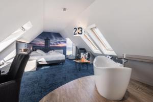 Hostellerie De La Pointe Saint-Mathieu - SPA & Restaurant - Amenities and Facilities