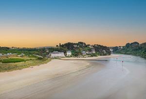 Hotel by the Beach - Room Types and Amenities