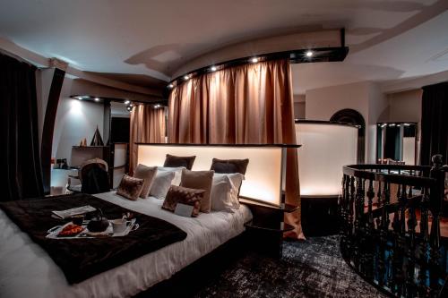 Hotel Carlton - About Staying Here