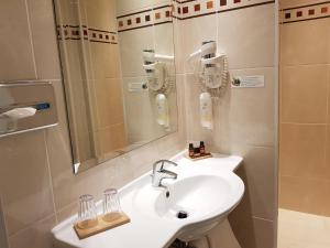 Hotel Champerret Elysees - Amenities Offered