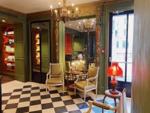Hotel Du Vieux Marais - Nearby Landmarks and Attractions