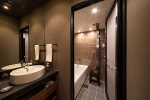 Hotel Keihan Tenmabashi Ekimae - Transportation and Accessibility