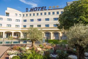 Hotel Le Paddock - Policies and Requirements