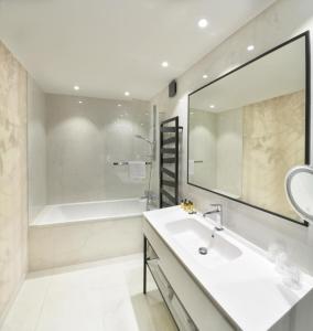 Hotel Le Roosevelt Lyon - How To Book Your Stay