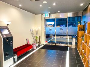 HOTEL LiVEMAX Shinsaibashi East - Payment and Management Details