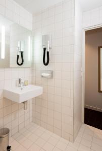 Hotel Mirabeau Eiffel - Cancellation and Deposit