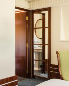 Hotel of the Great Travelers - Policies and Booking Information