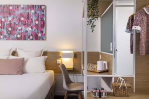 Hotel Paris Louis Blanc - Room Features and Comfort