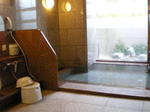 Hotel Route-Inn Tomakomai Ekimae - Policies and Additional Details