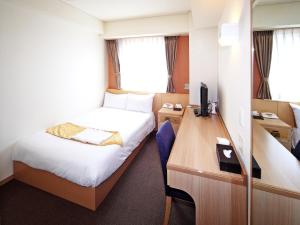 Hotel Sunplaza Osaka Sakai Annex - Parking and Transportation