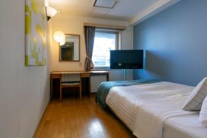 Hotel Toms - Transportation and Accessibility