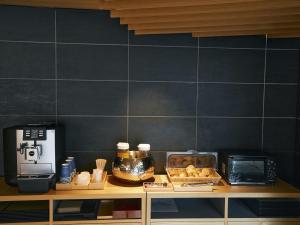 Hotel Traveltine Kyoto Kiyamachi - Room Amenities and Features