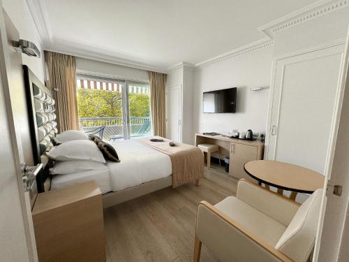 Hotel Victoria - About Staying Here