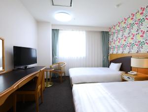 Hotel Wing International Tomakomai - Transportation and Parking