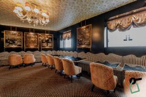 Hotiday Room Collection - Paris Arc De Triomphe - How To Book Your Stay