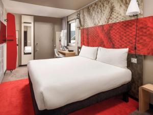 Ibis Coventry Centre - Checking In and Out