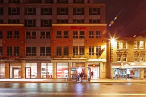 Ibis Reading Centre - Nearby Attractions and Transportation