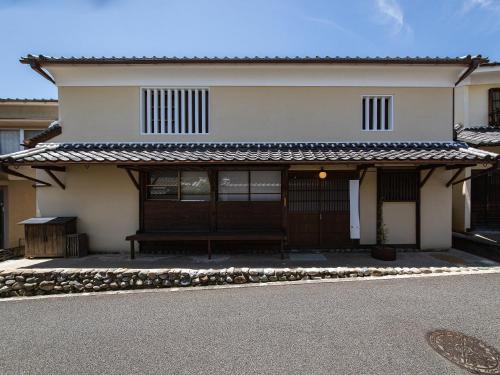 Inside the Inn - Long - Facilities and Services