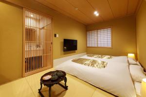 Itsukushima East Gate Kikugawa - Location and Accessibility