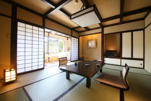 Izumiya Zenbe - Guest Experiences