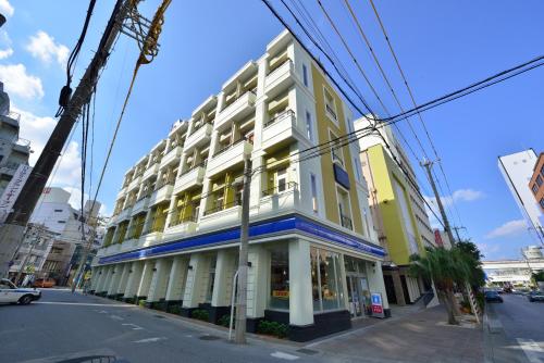 Kariyushi LCH. in Front of Izumizaki Kencho - Accessibility and Security Features