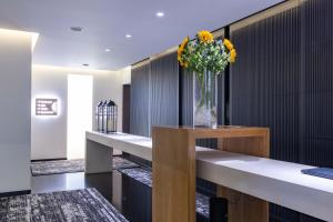 La Suite West - Hyde Park - Booking Information