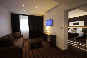 LE COLISÉE Hotel & Spa NANTES Saint Herblain - Amenities and Room Features