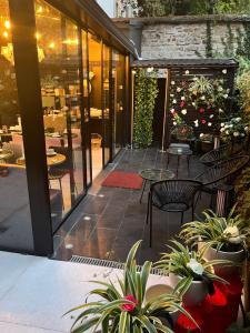 Le Glams Hotel - About Staying Here