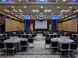 Leonardo Royal Hotel London City - Tower of London - Location and Accessibility