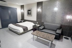 Lex Suwa (Adult Only) - Location and Accessibility
