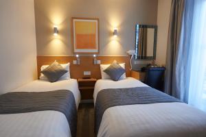 Luna And Simone Hotel - Dining Options Available