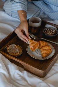 Madison Hotel - Transportation Options