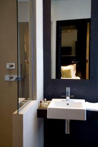 Marceau Champs-Elysées - Room Amenities