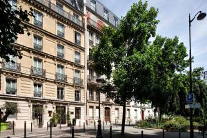 Maxim Hotel Latin Quarter - Nearby Attractions and Neighborhood
