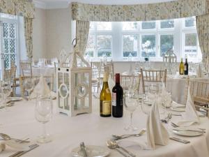 Mercure Box Hill Burford Bridge Hotel - Dining and Lounge