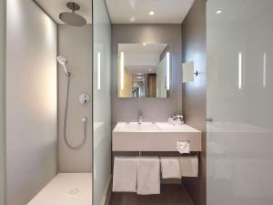 Mercure Paris Arc De Triomphe Etoile - Accessibility and Proximity