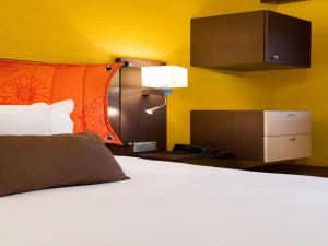 Mercure Paris Porte De Pantin - Nearby Airports and Transportation