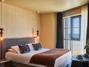Mercure St Malo Front De Mer - Dining Options and Services