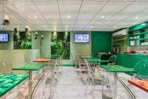 Montmartre Gardens - Location and Neighborhood