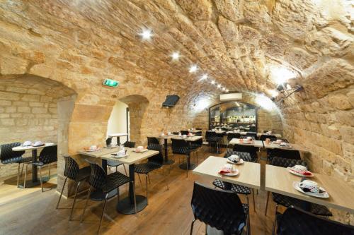 Moris Grands Boulevards - About Staying Here