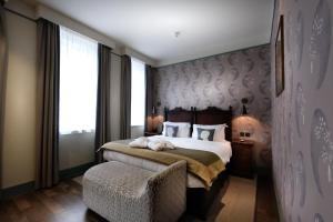 Morton Hotel - Transportation and Accessibility