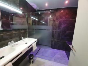 Mountain Hotel - Location and Nearby Attractions
