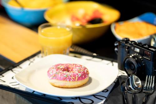 Moxy London Excel - Dining Options Available
