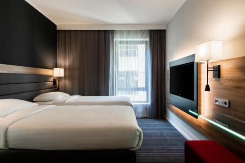 Moxy London Heathrow Airport - Dining Options
