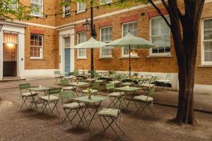 Native Kings Wardrobe, St Pauls - Amenities and Features