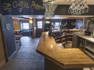 New Crown Inn - Exceptional Guest Ratings and Reviews