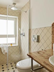 New Hotel Lafayette - Dining and Drinking